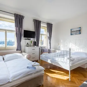 Kafka With Bridge View Apartament
